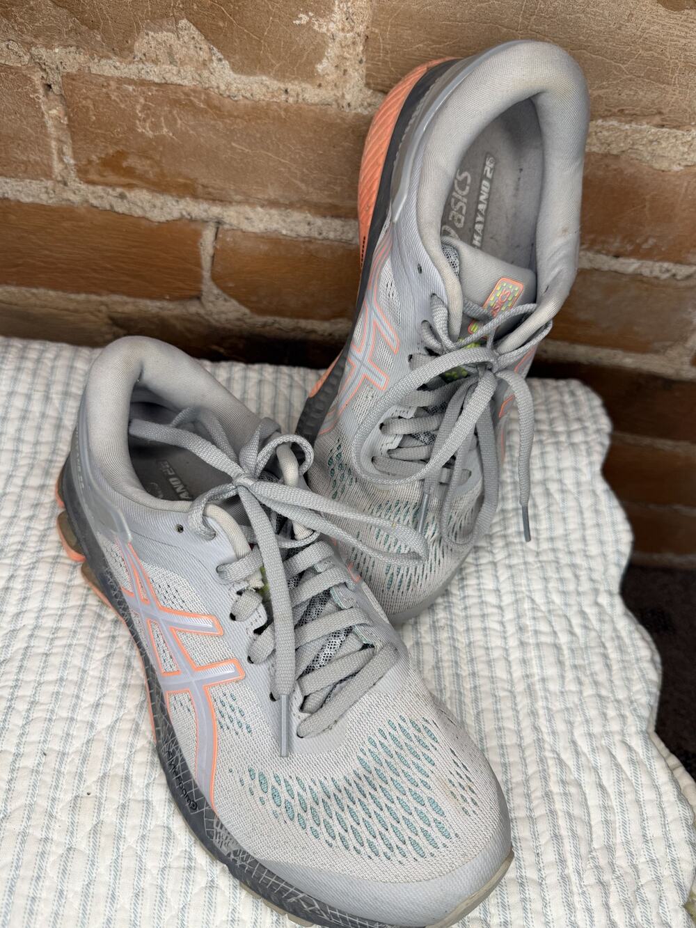 ASICS Gel Kayano 26 Lite Show Women’s 7.5 Gray Coral Running Shoes 1012A536